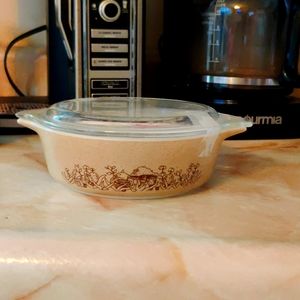 Vintage Pyrex Bowl w/ Lid